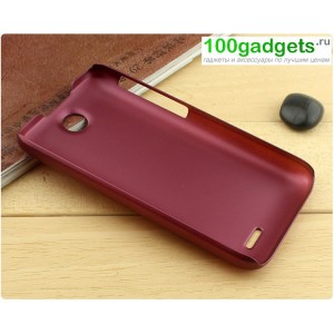 Пластиковый матовый чехол для HTC Desire 310 Красный