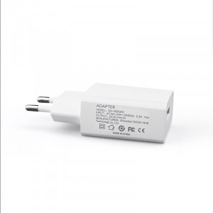 Универсальное сетевое зарядное устройство USB 10Вт (5В 2000мА) Белый