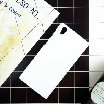 Пластиковый непрозрачный чехол для Sony Xperia L1  Белый