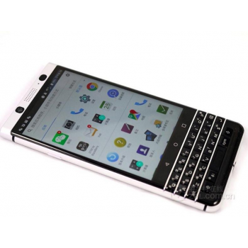 Полноэкранное ультратонкое износоустойчивое сколостойкое олеофобное защитное стекло-пленка для BlackBerry KEYone Белый