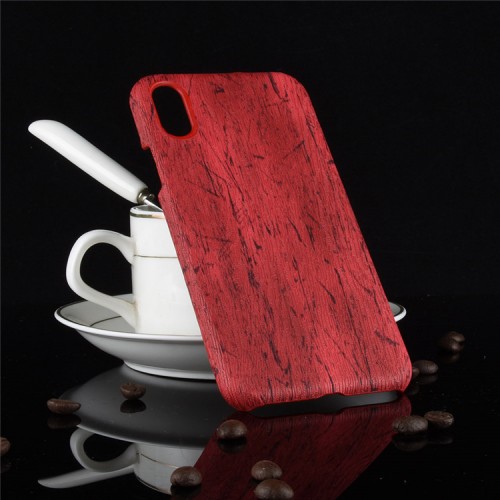 Пластиковый непрозрачный матовый чехол с текстурным покрытием Дерево для Iphone X 10/XS, цвет Красный