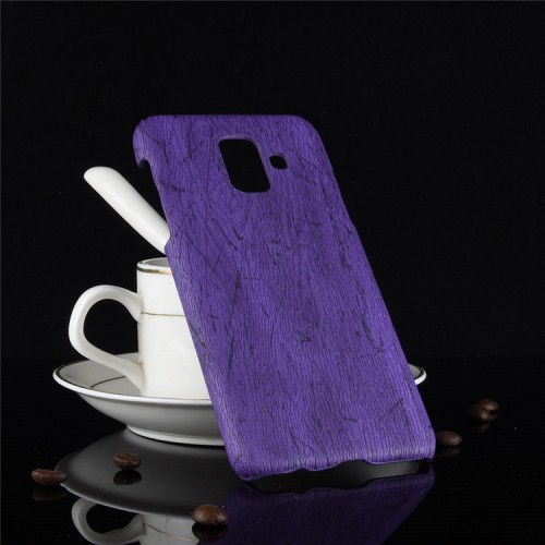 Пластиковый непрозрачный матовый чехол с текстурным покрытием Дерево для Samsung Galaxy A6, цвет Фиолетовый