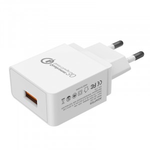 Универсальное сетевое зарядное устройство USB с поддержкой быстрой зарядки QC3.0 18Вт (6В/3А, 9В/2А, 12В/1.5А) Белый