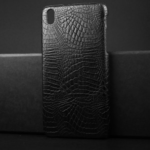 Чехол задняя накладка для HTC Desire 816 с текстурой кожи Черный