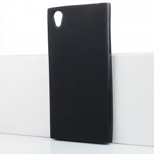 Силиконовый матовый непрозрачный чехол с текстурным покрытием Карбон для Sony Xperia L1 Черный