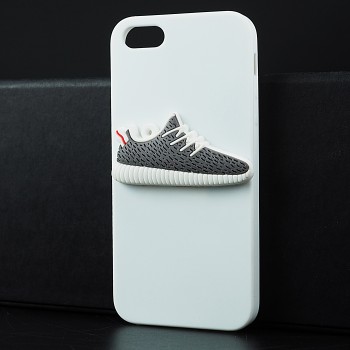 Силиконовый матовый непрозрачный чехол с объемно-рельефным принтом Кроссовок для Iphone 5s/5/SE Белый